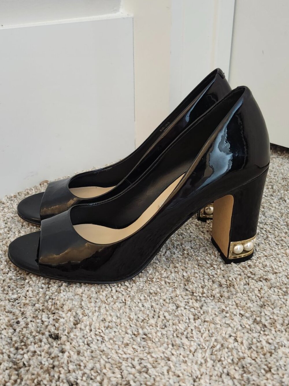Karl Lagerfeld Paris Black Patent Leather Pearl‑Heel Pumps – Size 6 – EUC - Picture 7 of 8